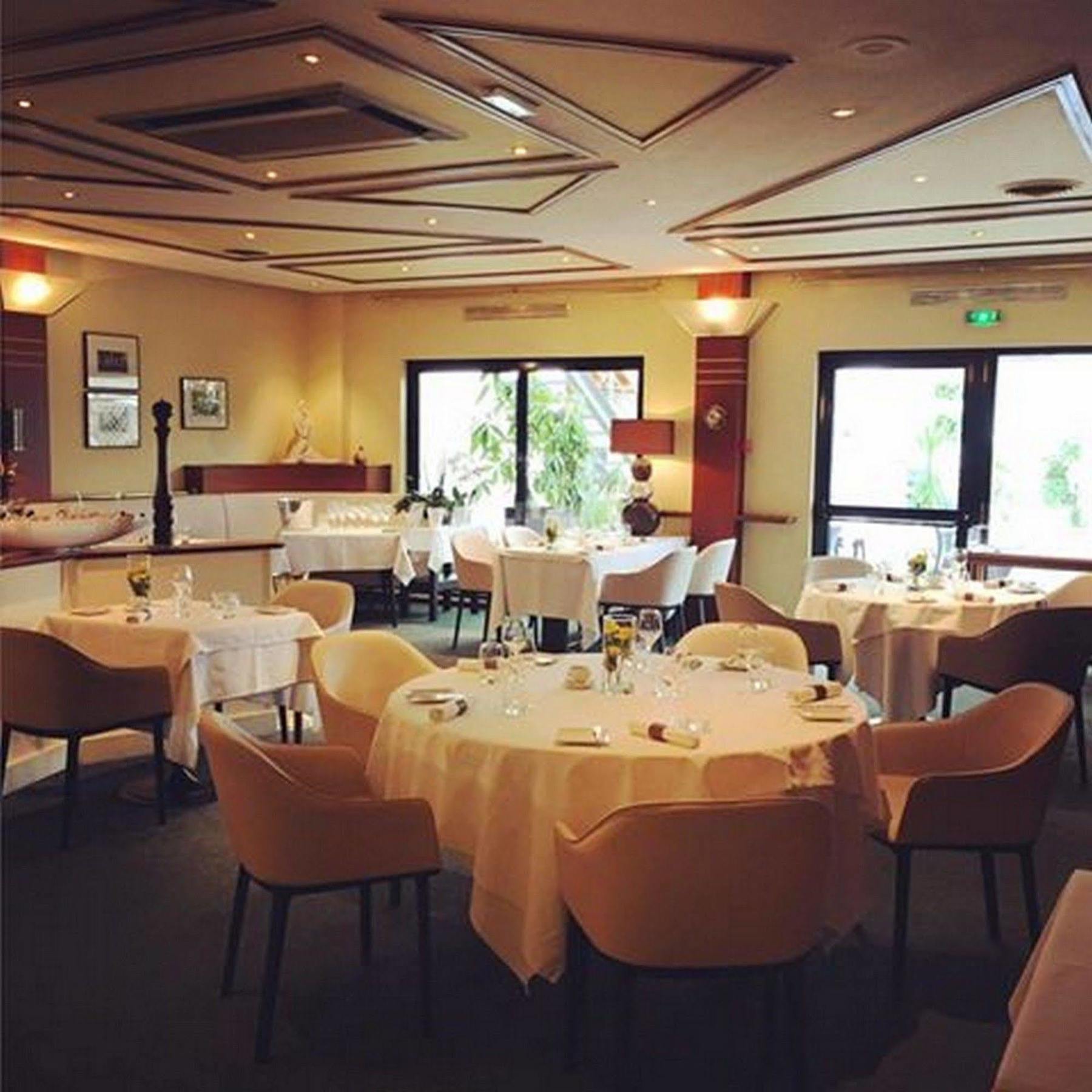 Hotel Restaurant Tivoli - Basel Airport Huningue Exterior foto