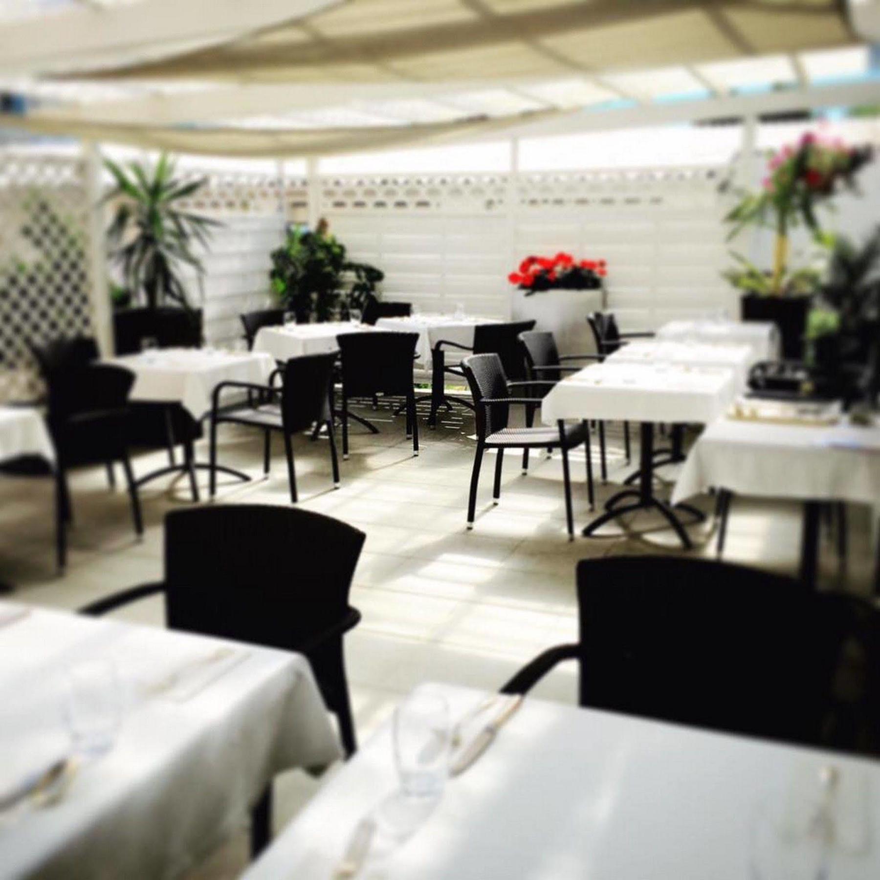 Hotel Restaurant Tivoli - Basel Airport Huningue Exterior foto
